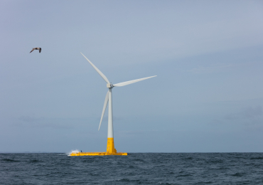 FLOATGEN, 1ère éolienne flottante en mer installée au large du Croisic. Construite à Saint-Nazaire - Technologie IDEOL, spécialisée dans l